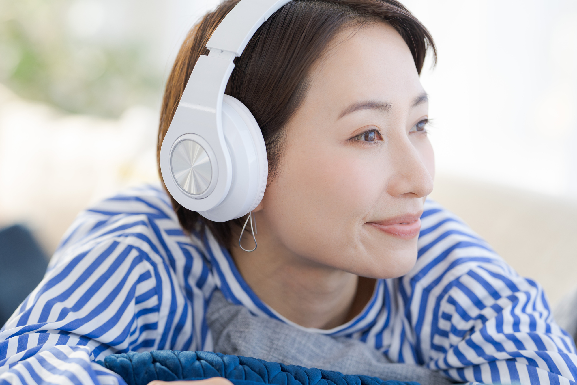 デジタル音声広告とは｜spotify、radicoなど媒体ごとの特徴や効果、市場規模などを解説